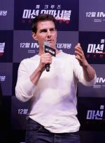 Tom Cruise at MI4 premiere in Japan and Korea on 1st Dec 2011 (29).JPG